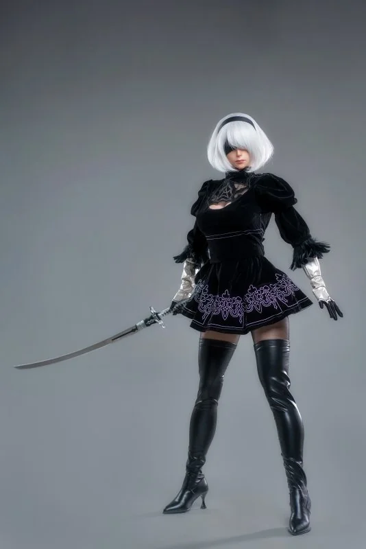 2B’s Costume and Boots