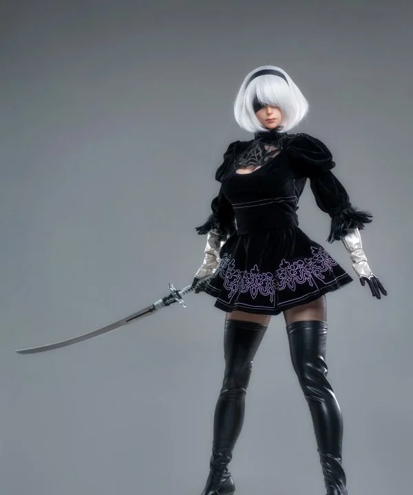 2B’s Costume and Boots