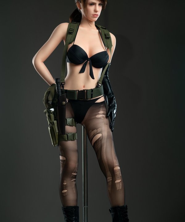 Quiet's outfit